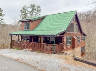 829 Boone Acres Ln, Pigeon Forge, TN 37863