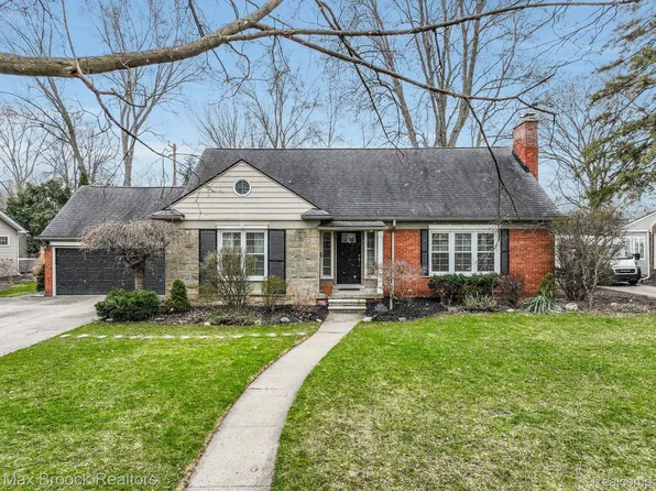 16177 Locherbie Ave, Beverly Hills, MI 48025