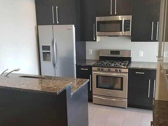 4th image of 501-3 Washington St #302