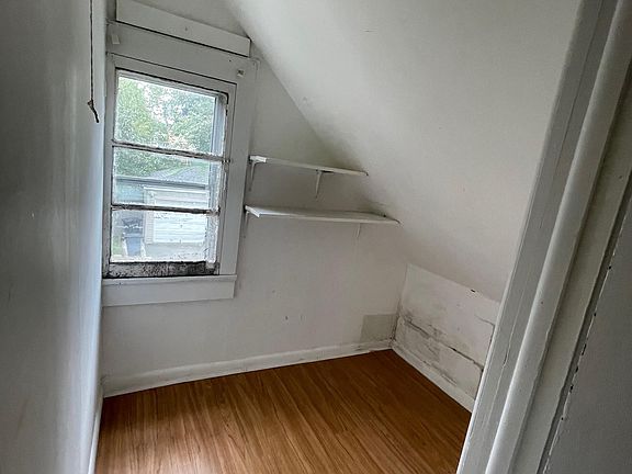 4th image of 91-93 Vernon Ave Floor 2