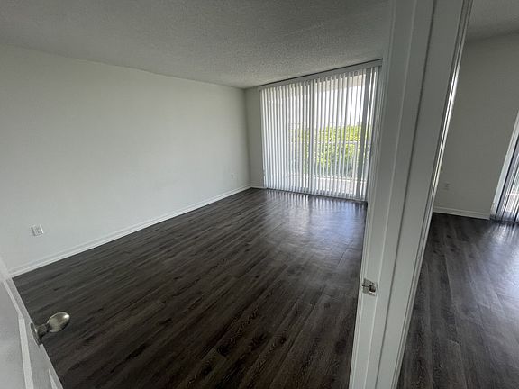 Guest bedroom with balcony access