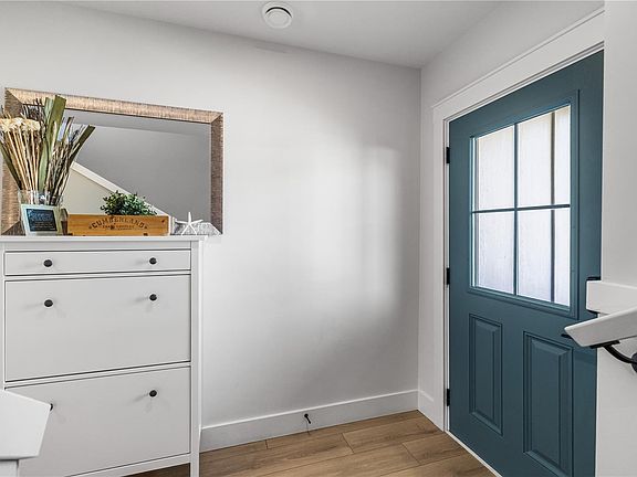 4th image of 1090 Evergreen Rd #4