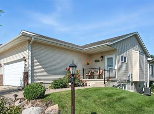 7032 Waterview Dr SW, Cedar Rapids, IA 52404