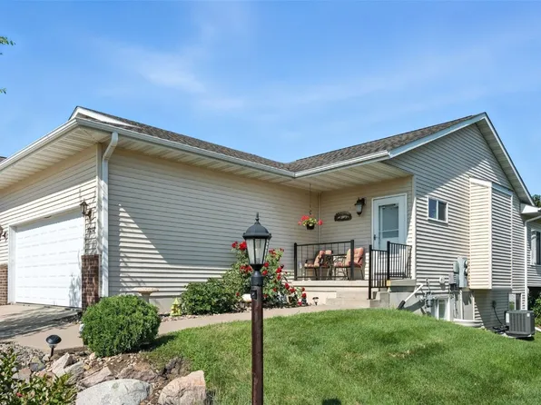 7032 Waterview Dr SW, Cedar Rapids, IA 52404