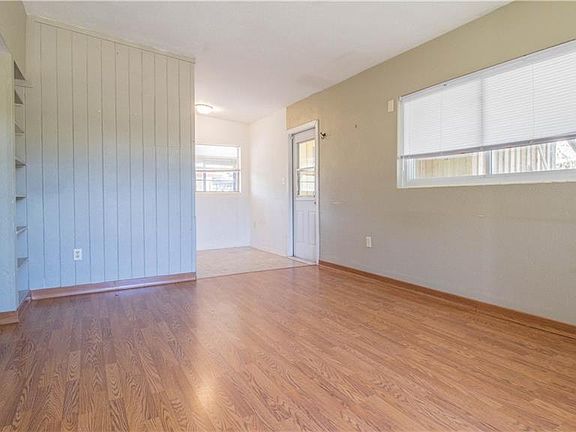 5th image of 1295 S Woodlawn Ave