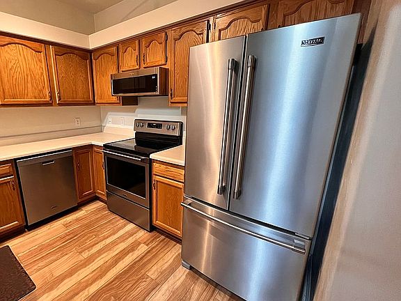 5th image of 102 Kensington Pl