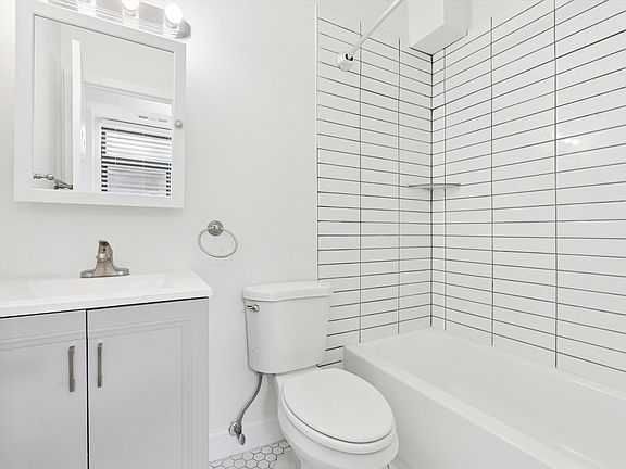 4th image of 319 S 10th St #232