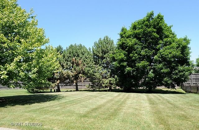 2nd image of 2415 Emerson Ln
