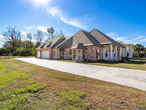 4th image of 4063 Roseland Dr