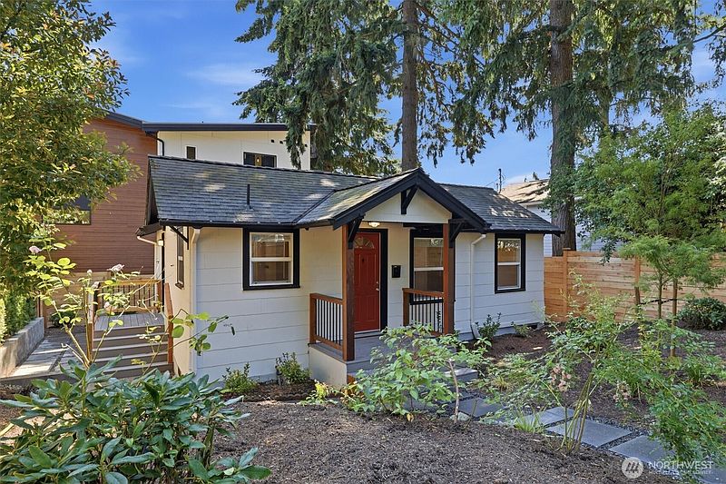 2nd image of 5444 40th Avenue SW