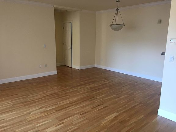 4th image of 1702 Washington St #304