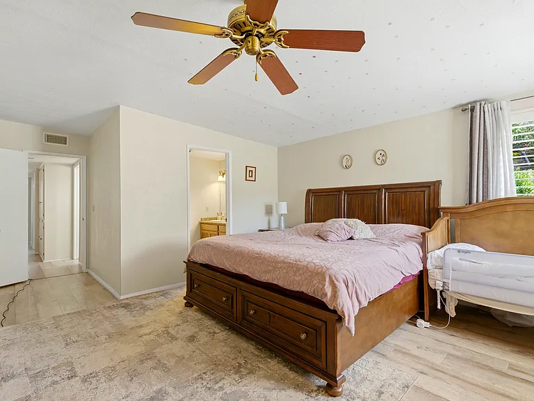24668 Ebelden Ave — Photo 22