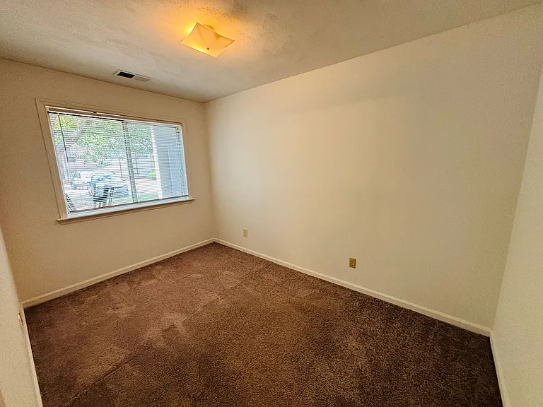 402B Berryfield Ln — Photo 3