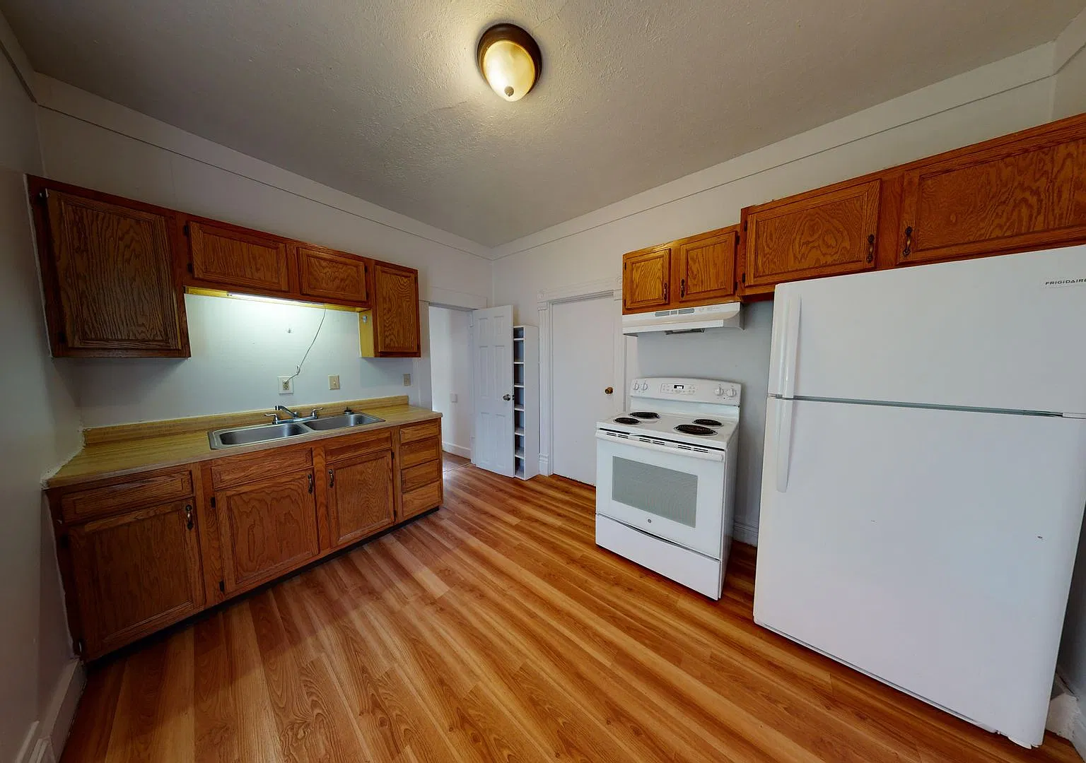 128 S Hosmer St Lansing, MI 48912 — Photo 2