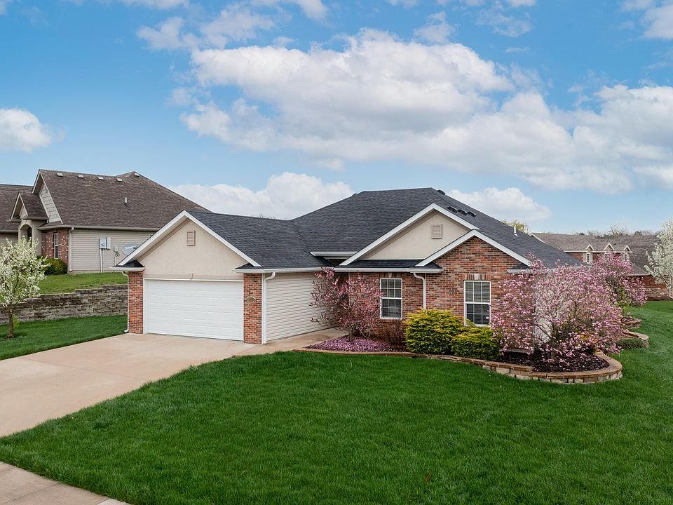 1st image of 1704 Ballentine Ln