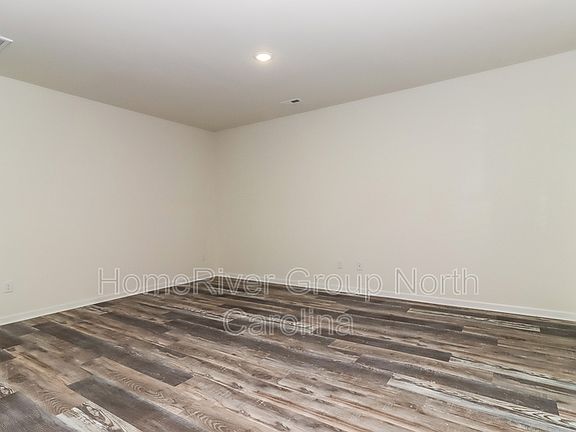 5th image of 104 Eastwood Village Ct