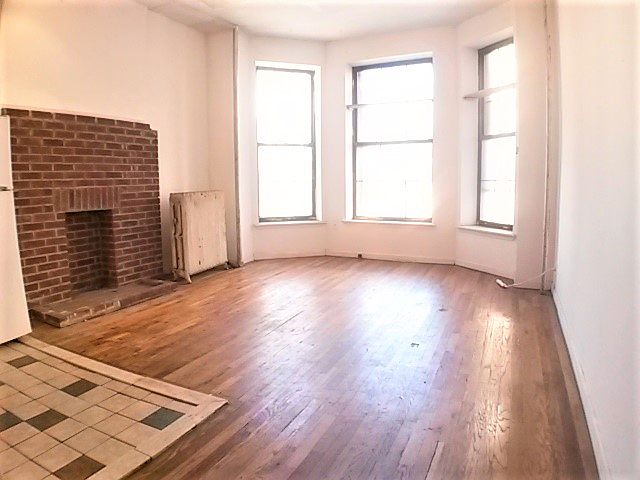 1st image of 262 Gates Ave