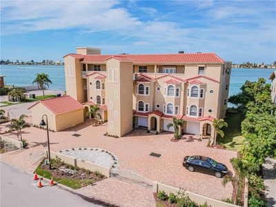 330 8th Ave N APT 6, Tierra Verde, FL, 33715