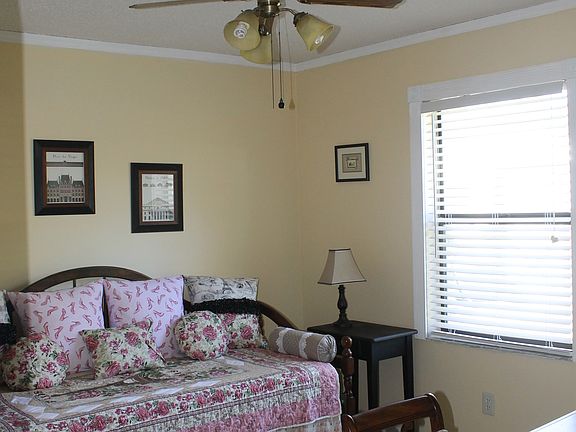5th image of 821 Seven Gables Cir SE