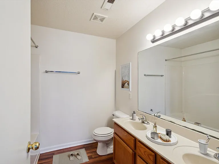 Two Bedroom C - 2 Bed / 2 Bath - 1,100 Sq.Ft.