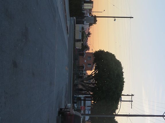 4th image of 1014 W 89th St