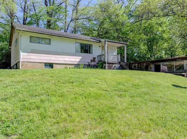 110 Cumberland Ave, Maryland Heights, MO 63043