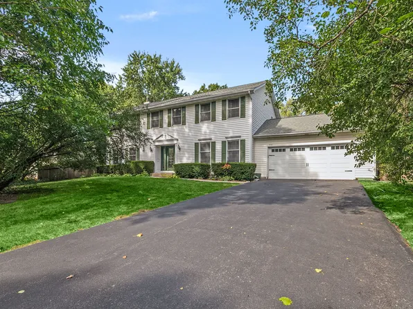 555 Basil Rd, Lake Bluff, IL 60044