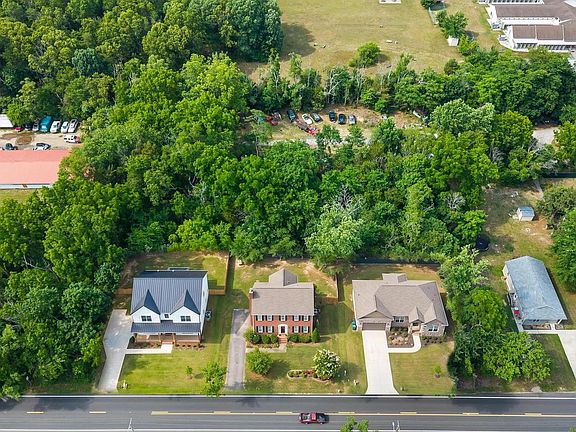 3rd image of 1050 W Oak Rd