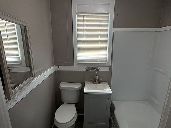 4th image of 59 Oakman St