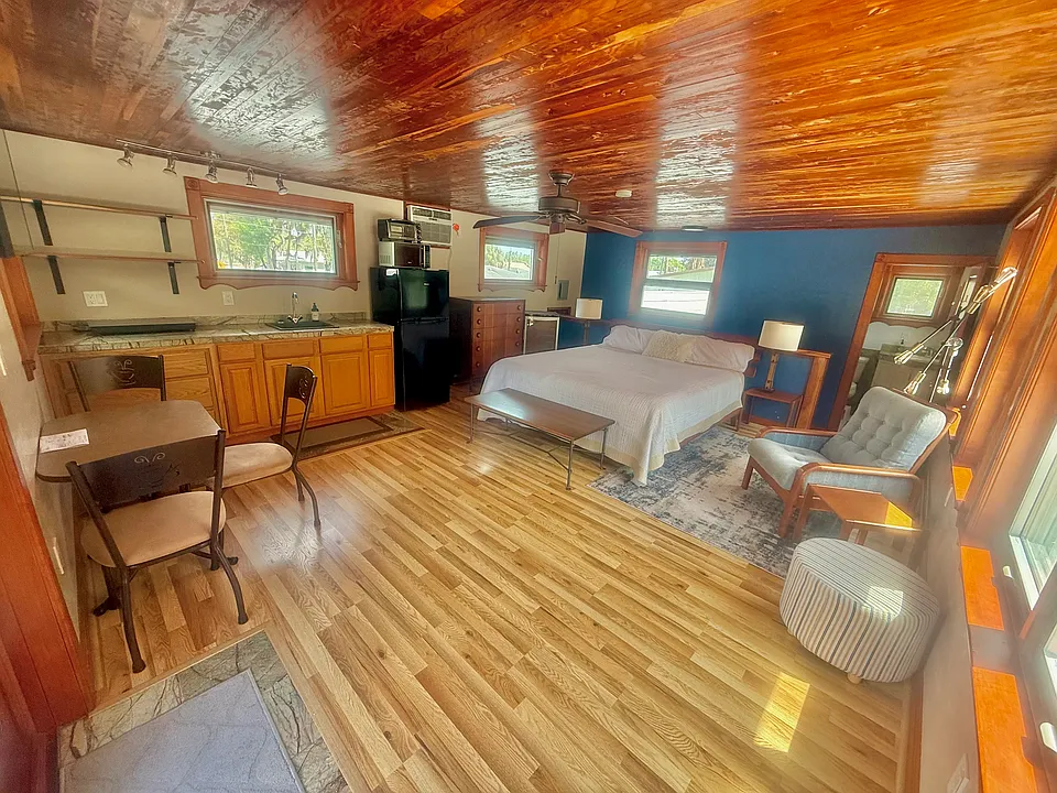 100 NW 5th St #2