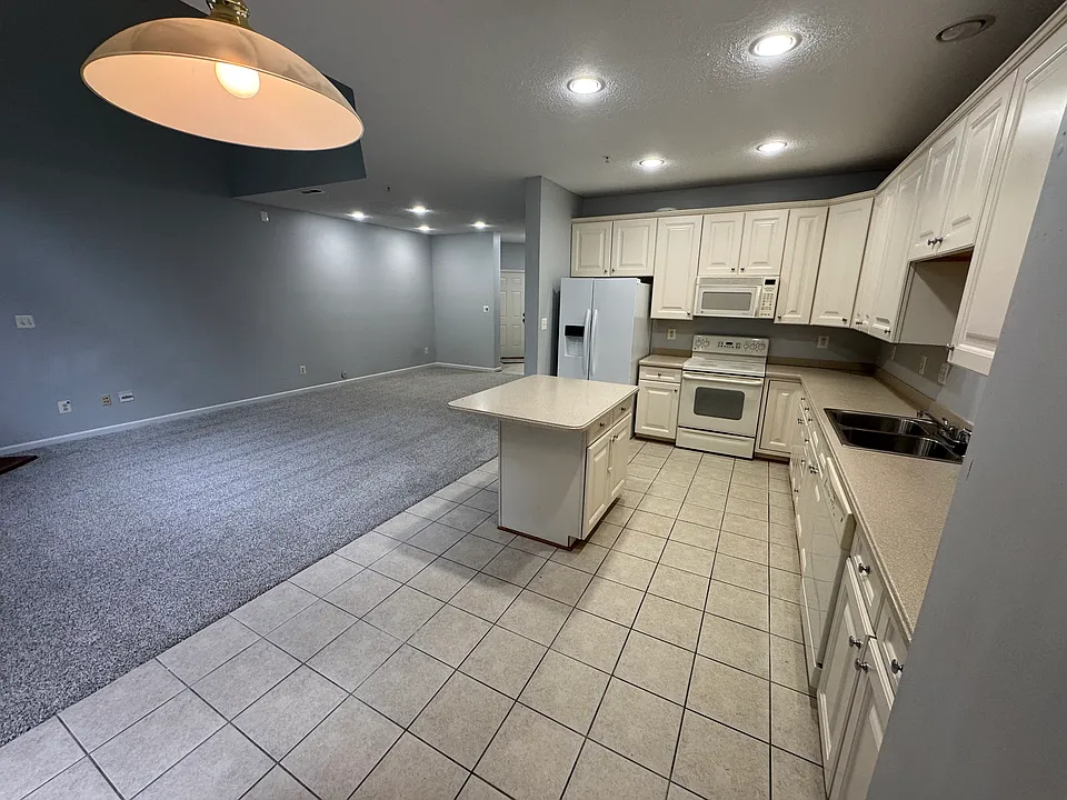207 Merlin Dr