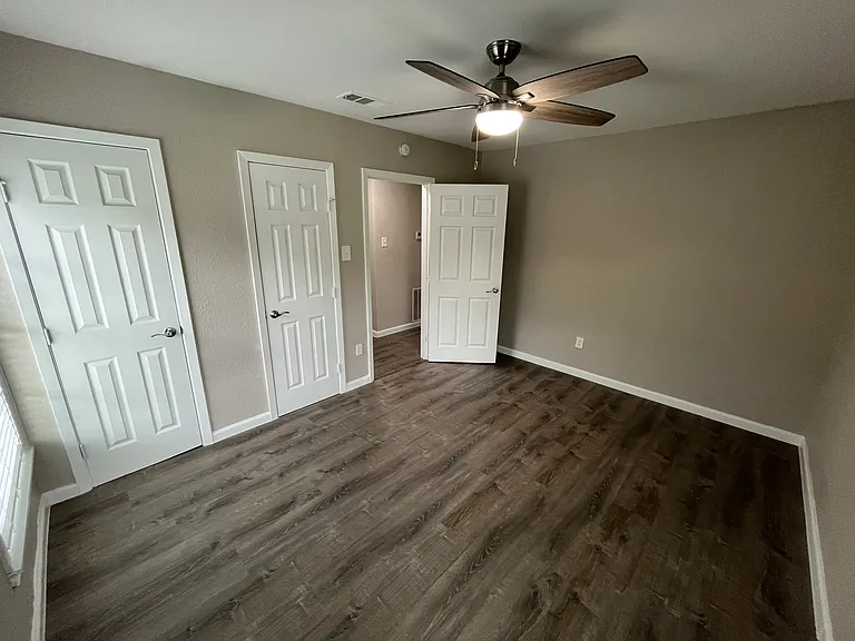 1227 S Montclair Ave — Photo 15