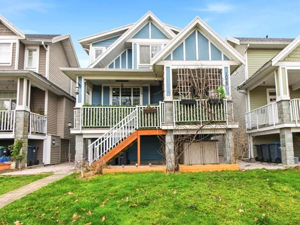 1029 Salter St, New Westminster, BC V3M 0H5