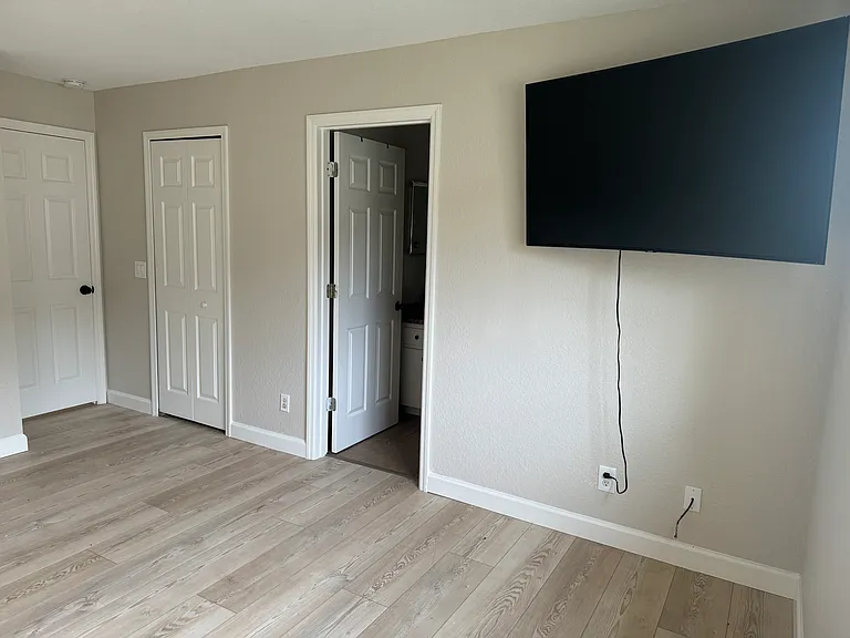 5323 Hoffman St — Photo 16