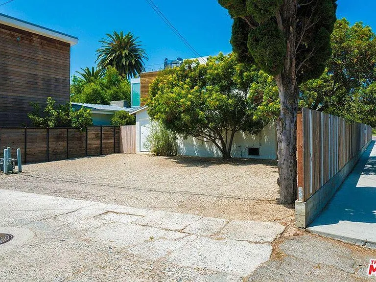1403 Oakwood Ave — Photo 12