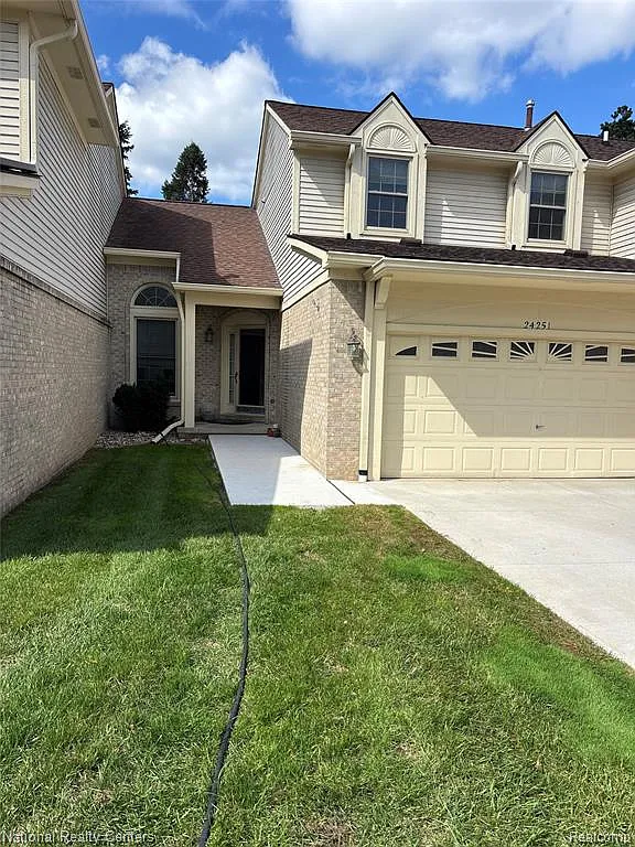 3 bed, 2.5 bath, 1817 sqft, $3,000 — Photo 2