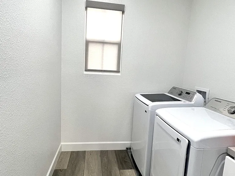 472 Halcyon Pl — Photo 25