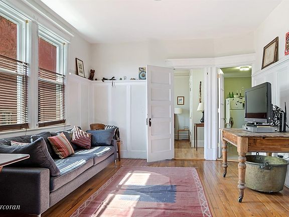 3rd image of 80 Saint Pauls Ave