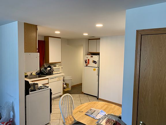 2nd image of 811 S Claremont Ave #1