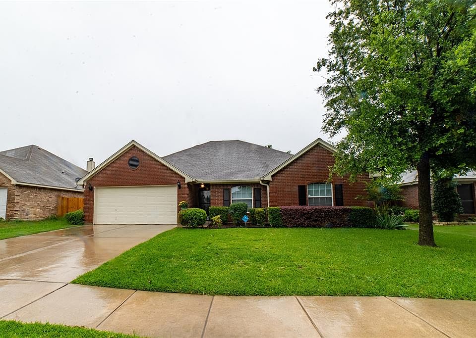 1st image of 424 Vista Way Dr