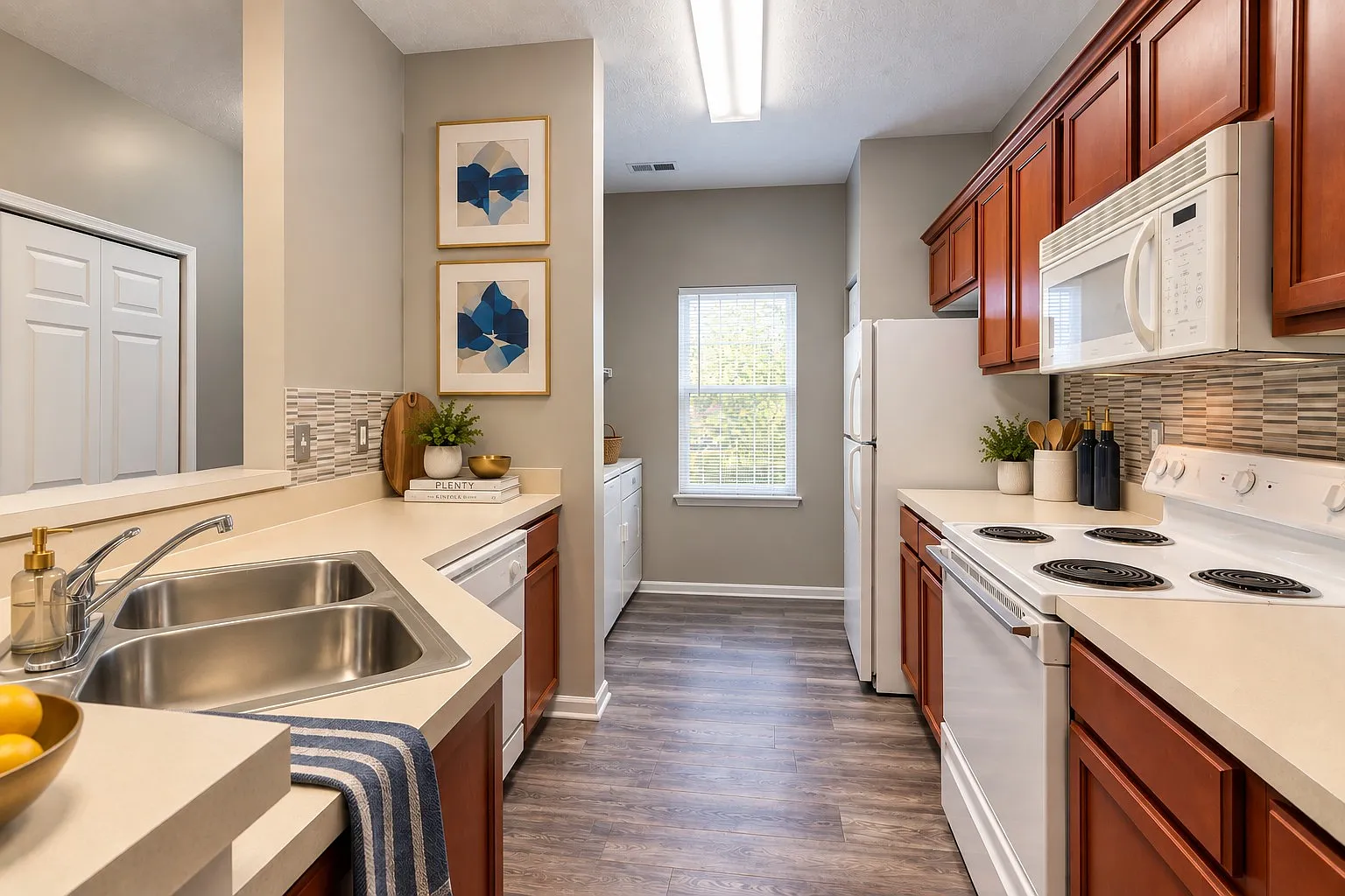 Avalon at Northbrook Apartments and Townhomes — Photo 2