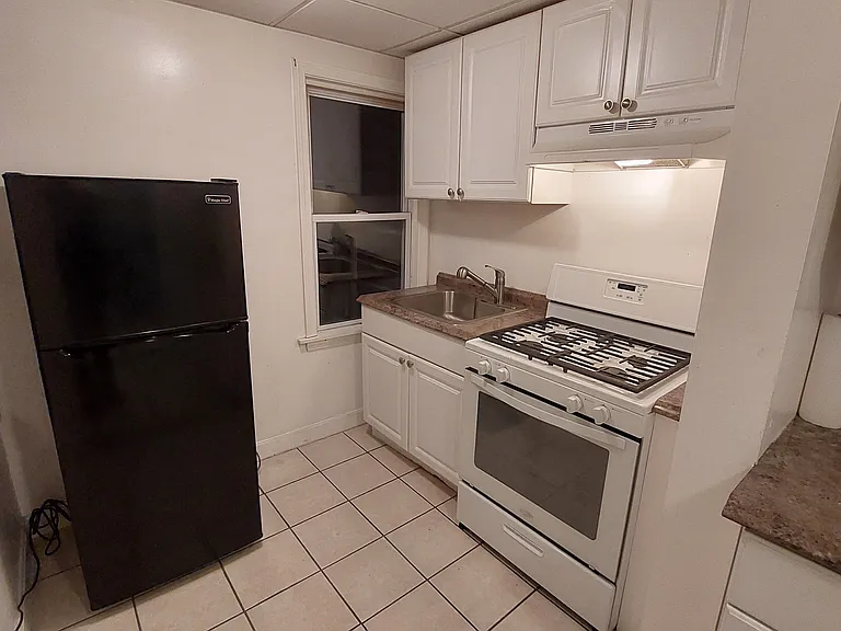 266 Pine St — Photo 7