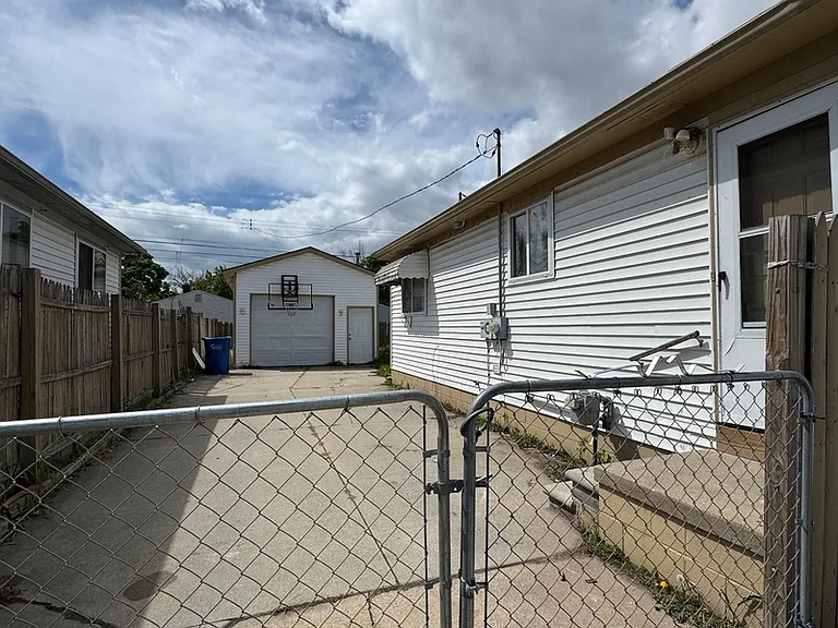 8716 Timken Ave — Photo 20