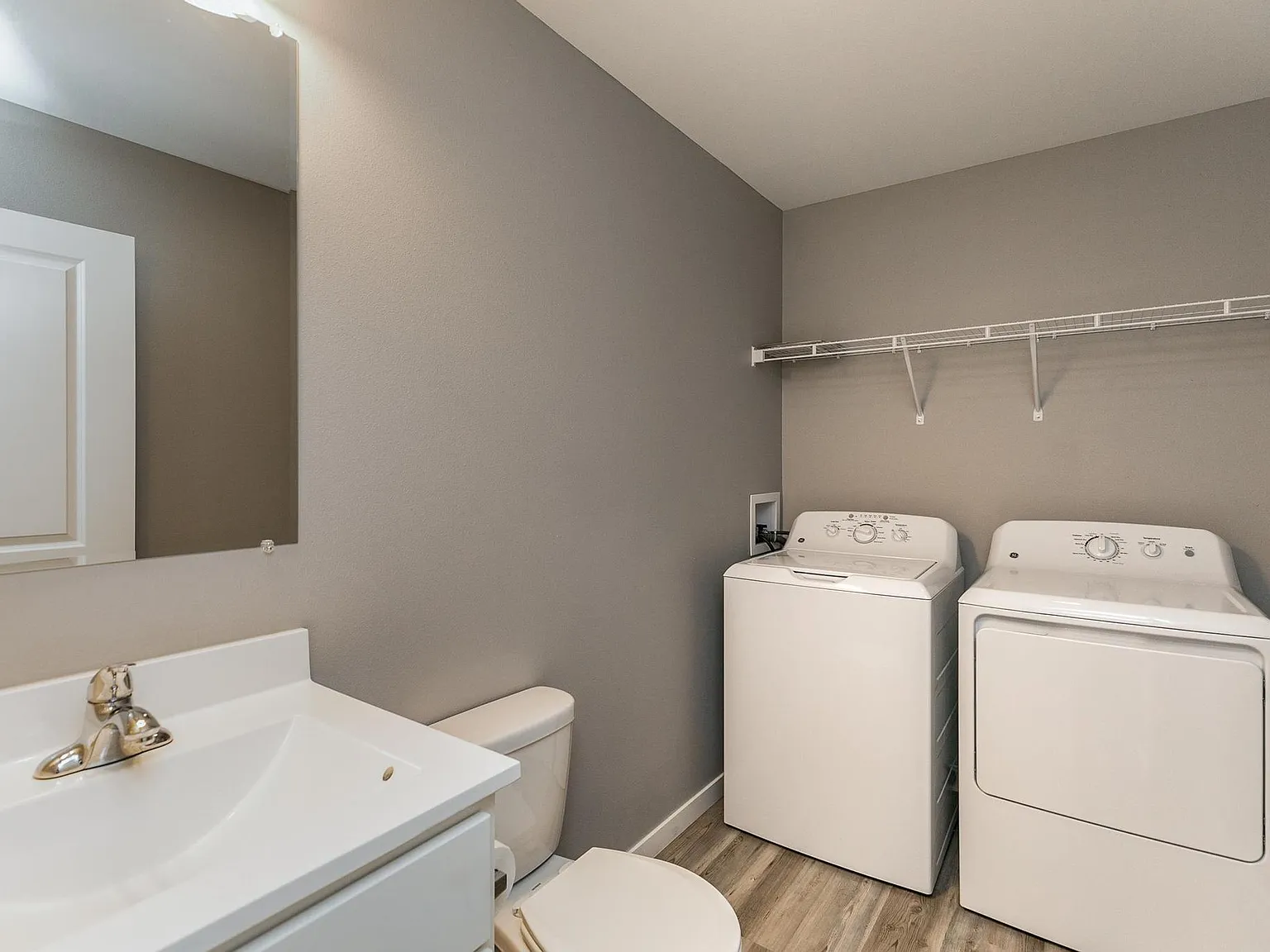 2 bed, 2.5 bath, 1700 sqft, $2,000 — Photo 3