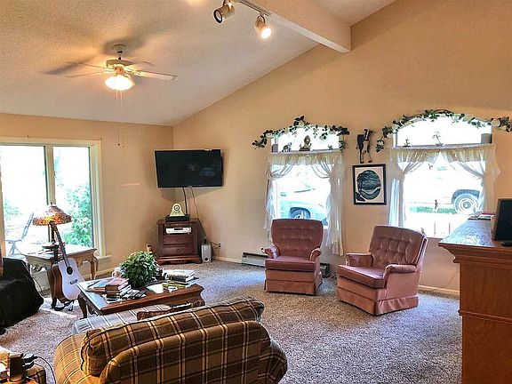 Living room approx 21X21