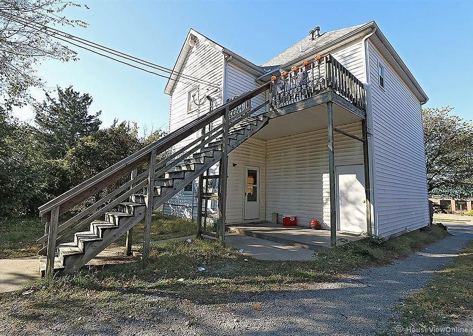 1st image of 831 William St