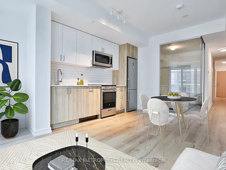 1195 The Queensway #412 — Photo 1