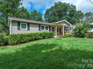 16 Oakley Dogwood Dr, Asheville, NC 28803