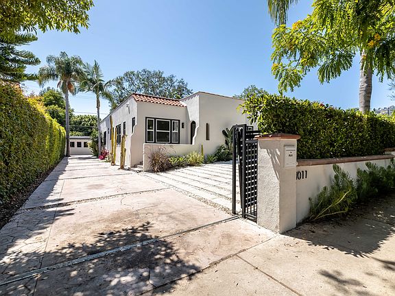 2nd image of 1013 N Havenhurst Dr #1011