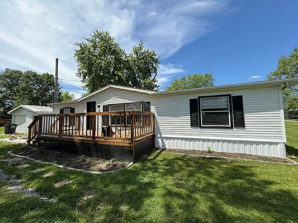 301 S Main St, Iuka, IL 62849